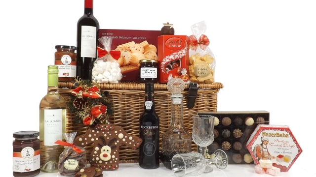 The Ultimate Guide to Festive Delights: Unwrapping Christmas Hampers and Gift Sets!