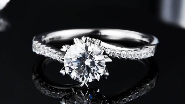 Sparkle Sustainably: The Beauty of Moissanite Engagement Rings